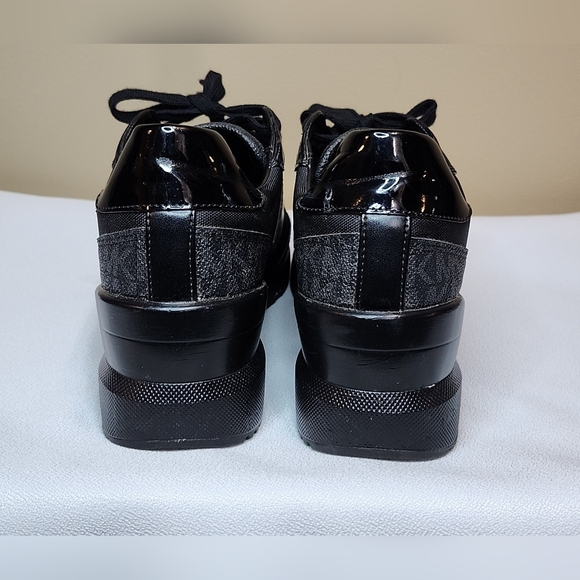 Michael Kors Logo Shoes - Picture 5 of 9
